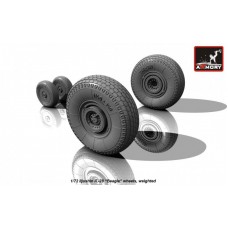 Armory Models Group 1/72 Колеса для самолета Ил-28 "Beagle" (нагруженные). № AW72040